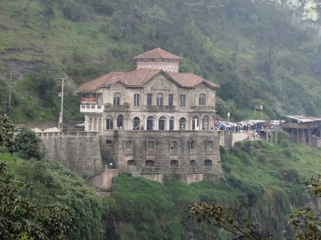 Tequendama Falls Hotel before renovations. Source