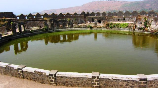The small pond inside Janjira fort. By Atmabhola/CC BY-SA 3.0