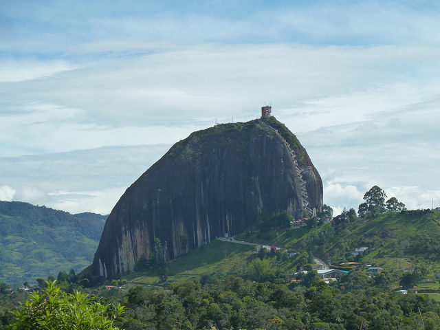 There are even a few religious relics and souvenirs at the top, along with a few foog outlets and a three-storey lookout tower. Edgar Jimenez.Flickr. CC BY-SA 2.0