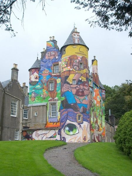 This is a view of the castle from beside the Children's Garden. By Lairich Rig/CC BY-SA 2.0