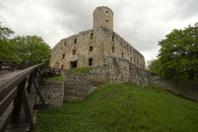Lipowiec Castle, Babice