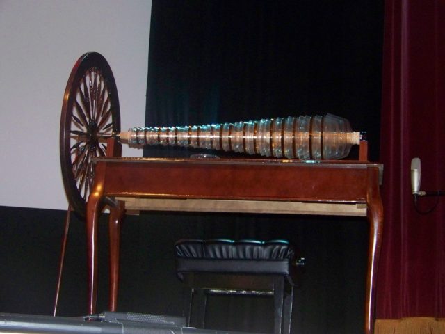 1280px-glassarmonica