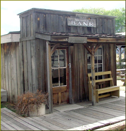 The old bank building. By Don Graham Flickr CC BY-SA 2.0