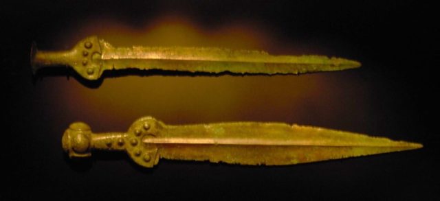 Bronze Age Apa type swords, 17th century BC. (Photo Credit: Dbachmann / Wikimedia Commons / CC BY-SA 3.0)