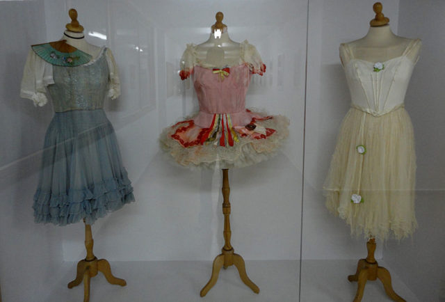 Costumes by Barbara Karinska for the Ballet Russe de Monte Carlo: from left – Coppelia (act 2), Coppelia (act 1), and Giselle (act 2). Displayed at Beit Ariela, Tel Aviv-Yaffo. By Talmoryair - Own work, CC BY-SA 3.0, https://commons.wikimedia.org/w/index.php?curid=15476278