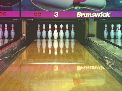 Automated pinsetter sets up bowling pins By Unknown - first upload at de.wikipedia.org, CC BY-SA 3.0, https://commons.wikimedia.org/w/index.php?curid=57584