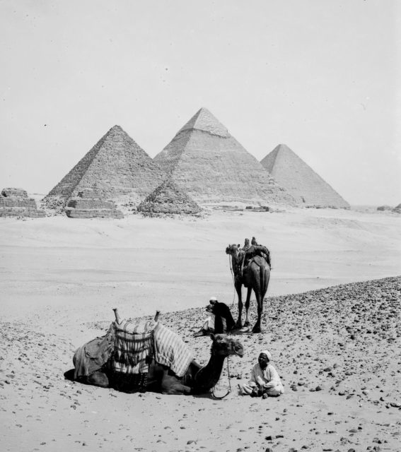 bedouins-rest-near-the-pyramids-of-giza