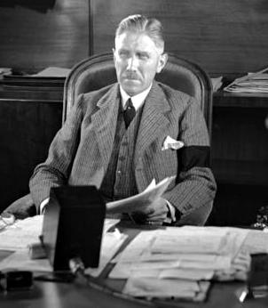 Chancellor Franz von Papen making an address on American radio in 1932. By Bundesarchiv, Bild 102-13708 / CC-BY-SA 3.0, CC BY-SA 3.0 de, https://commons.wikimedia.org/w/index.php?curid=6583012