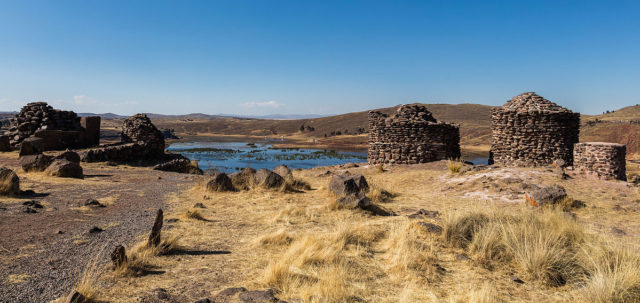 Chullpas from Tiwanaku epoch. Photo by Diego Delso CC BY-SA 4.0
