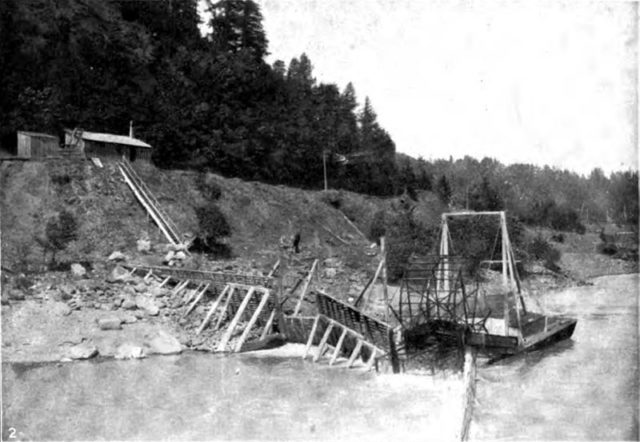 Fish Wheel at Cascades, Columbia River 1920. Wikipedia Public Domain