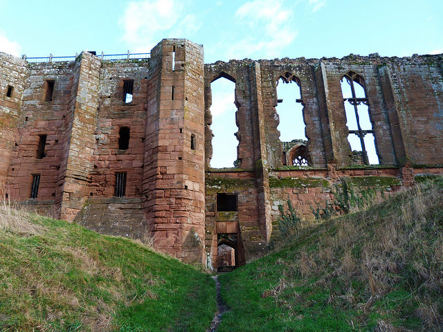 Kenilworth illustrates five centuries of English military and civil architecture. Image by- steve p2008. Flickr.CC BY 2.0