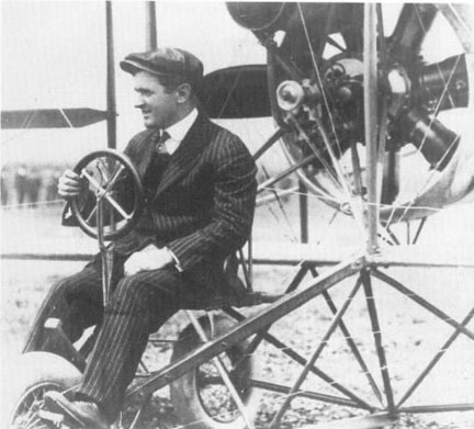 Lincoln Beachey, in his business suit he wore for flying