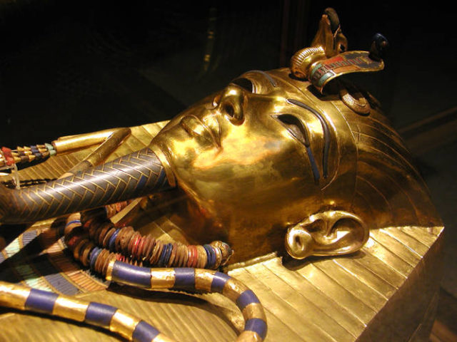 Mask on Tutankhamun's innermost coffin By Jon Bodsworth - http://www.egyptarchive.co.uk/html/cairo_museum_52.html, Copyrighted free use, https://commons.wikimedia.org/w/index.php?curid=3803726