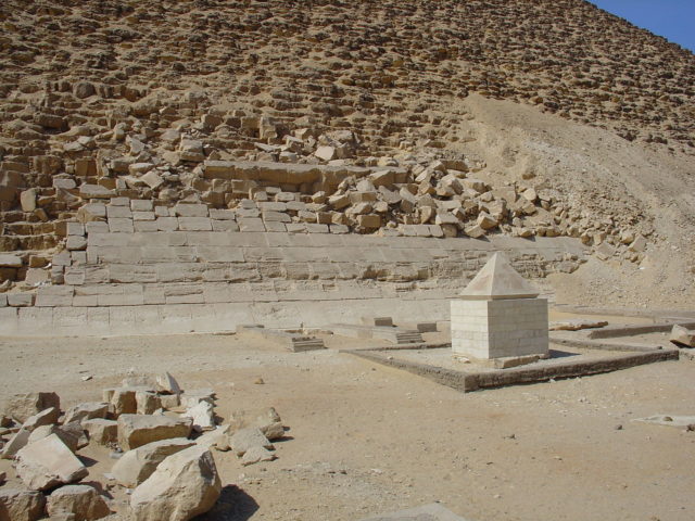 Restoration Project at the Red Pyramid in Dahshur. Image by- Ivrienen, CC BY 3.0