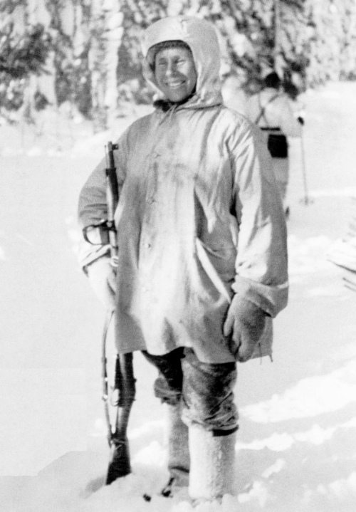 Simo Häyhä after being awarded with the honorary rifle model 28. Source: Wikipedia/Public Domain