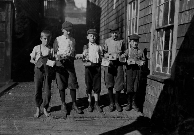 some-of-the-cartoners-not-the-youngest-at-seacoast-canning-co