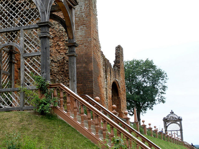 Step terraces along the south side of the castle. Image by - Amanda Slater.Flickr.CC BY-SA 2.0