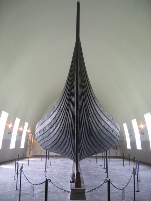 The Gokstad ship at the Viking Ship Museum in Oslo, Norway By Karamell - Own work, CC BY-SA 2.5, https://commons.wikimedia.org/w/index.php?curid=839681