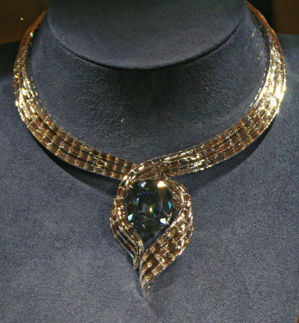The Hope Diamond in its new setting at the Smithsonian Museum of Natural History. Photo by Observer31 CC BY 3.0