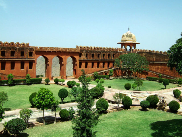 The Jaigarh Fort is located nera Amber in Jaipur, Rajasthan, India. Image by - Acred99. CC BY-SA 3.0