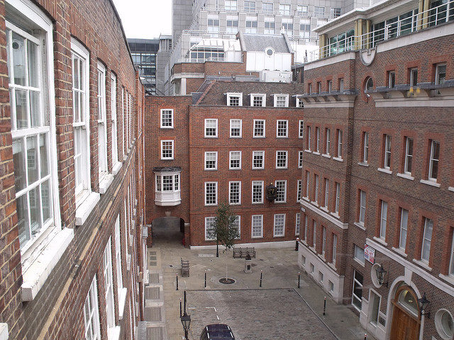 The courtyard of Gough Square. Image by-Elliot Brown. Flickr. CC BY 2.0