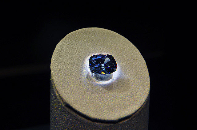 The diamond under exposure to ultraviolet light. Author: CC BY 2.0 Ruby Grace Ong