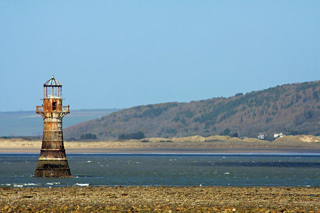 The lighthouse is now owned by Carmarthenshire County Council. Image by - David Dawson.Flickr. CC BY 2.0