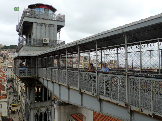 The terrace and walkway of the Lift, with the upper level kiosk. By David Sim CC BY 2.0