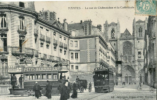 Mékarski trams in Nantes.
