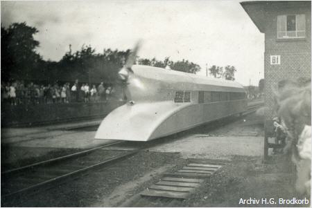 In 1932 Krukensberg replaced the entire front end and fitted it with a two-axle bogie, at the same time the transmission was upgraded to a hydraulic unit. Sadly it didn’t help much and the project continued to be plagued with problems. Photo Credit