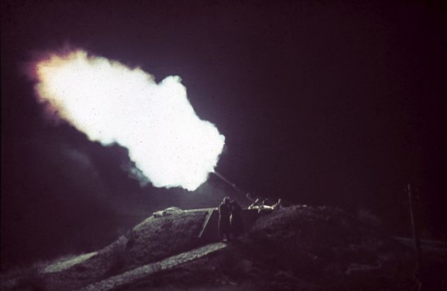 Bofors anti-aircraft gun firing at enemy bombers. Taivaskallio, Helsinki. November 1942. 