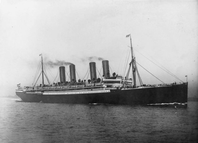 The German liner SS Kaiser Wilhelm der Grosse in 1897, full starboard view.