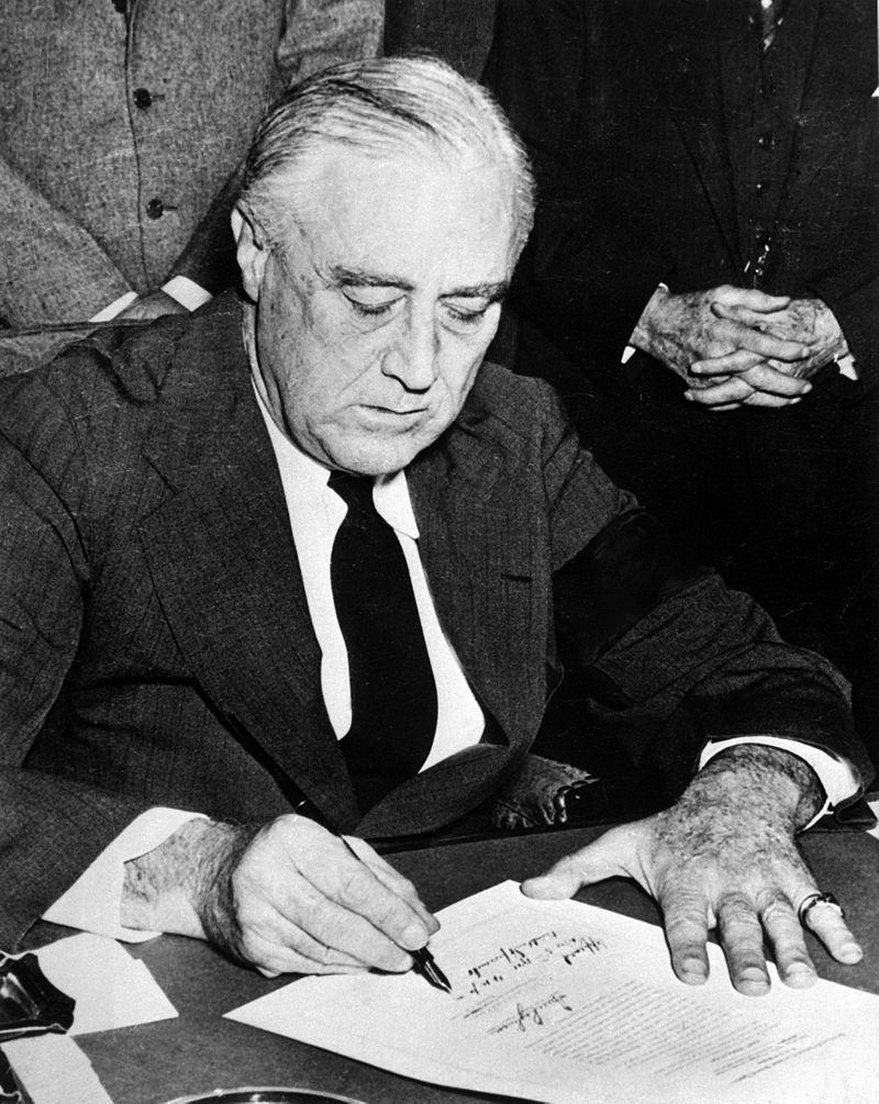 Roosevelt signing declaration of war against Japan (left) on December 8 and against Germany (right) on December 11, 1941.