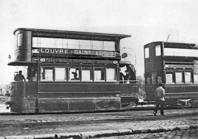 Another view of a tram Mékarski OGS 1900 types.