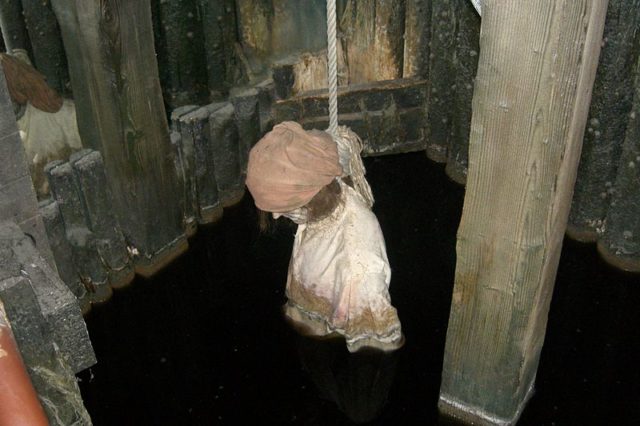 Wax figure of a pirate hanged at Execution Dock. Madame Tussauds, London Photo Credit