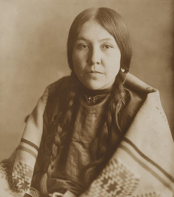 Cabinet card photo of Crow Army scout Yellow Dog aka Old Coyote, aka Fox Just Coming Over The Hill