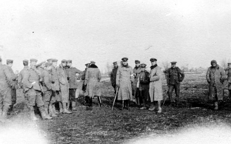 British and German troops meeting in no man's land during the unofficial truce (British troops from the Northumberland Hussars, 7th Division, Bridoux-Rouge Banc Sector)