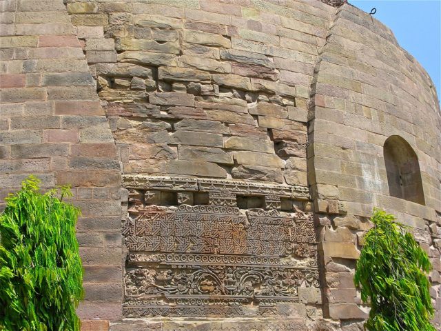 Dhamekh Stupa close-up. Photo Credit