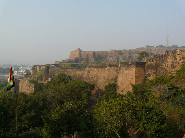 Much of the fort is now occupied by the prestigious private Scindia School, established by Maharaja Madhavrao Scindia in 1897 for the education of Indian nobility. Photo Credit