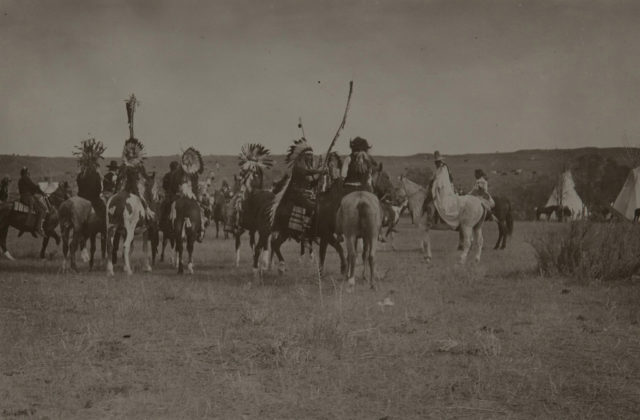 Native Americans on horseback-1910