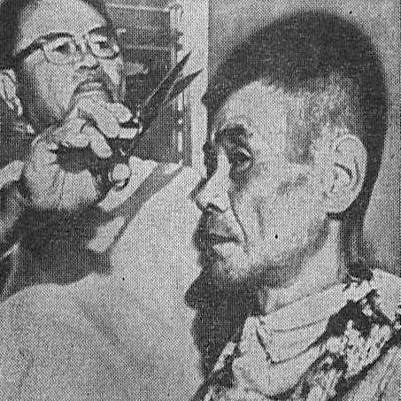 This newspaper photograph was described as Yokoi's first haircut in 28 years, but the image is also a document of his first contact with another person and a step in the transformation from solitary soldier to the role of celebrity.