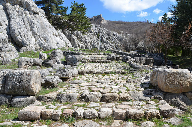 The entrance to Yazılıkaya sanctuary. Photo Credit