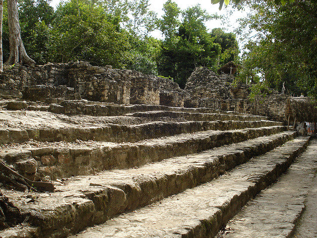The three main areas in the Coba Ruins are the Nohoch Mul structures, Conjunto Pinturas, and Macanxoc structures. Photo Credit