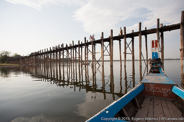 There are nine passageways in the bridge, where the floors can be lifted to let boats and barges pass. Photo Credit