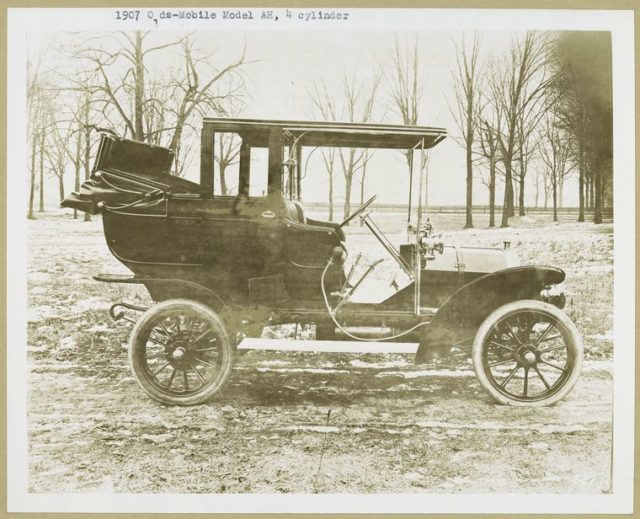 1907 – Oldsmobile Model AH, 4 cylinder