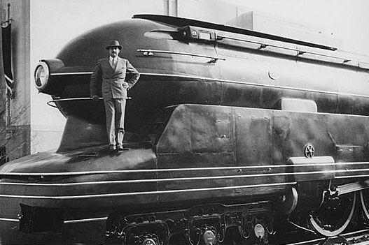 Ten J2s were given streamlined skins designed by Henry Dreyfuss and ran on the New York – Chicago run starting in 1938 