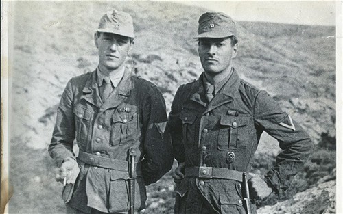 Billy Moss and Paddy Leigh Fermor in their stolen Wehrmacht uniforms