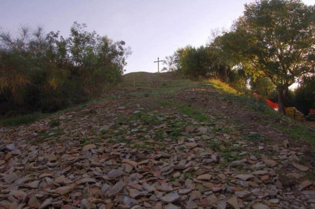  broken amphorae at Monte Testaccio