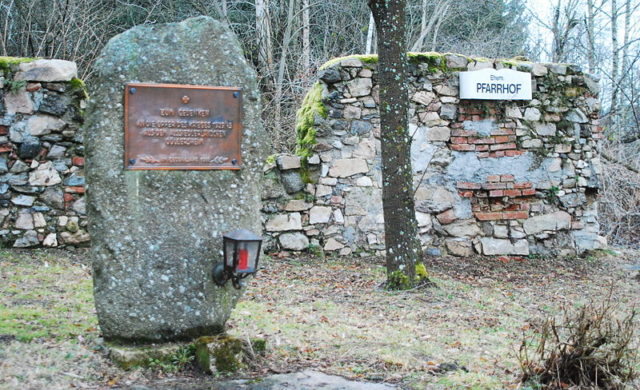 Memorial stone in Döllersheim