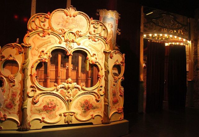 Being intended for use indoors, dance organs tend to be quieter than the similar fairground organ. Photo Credit